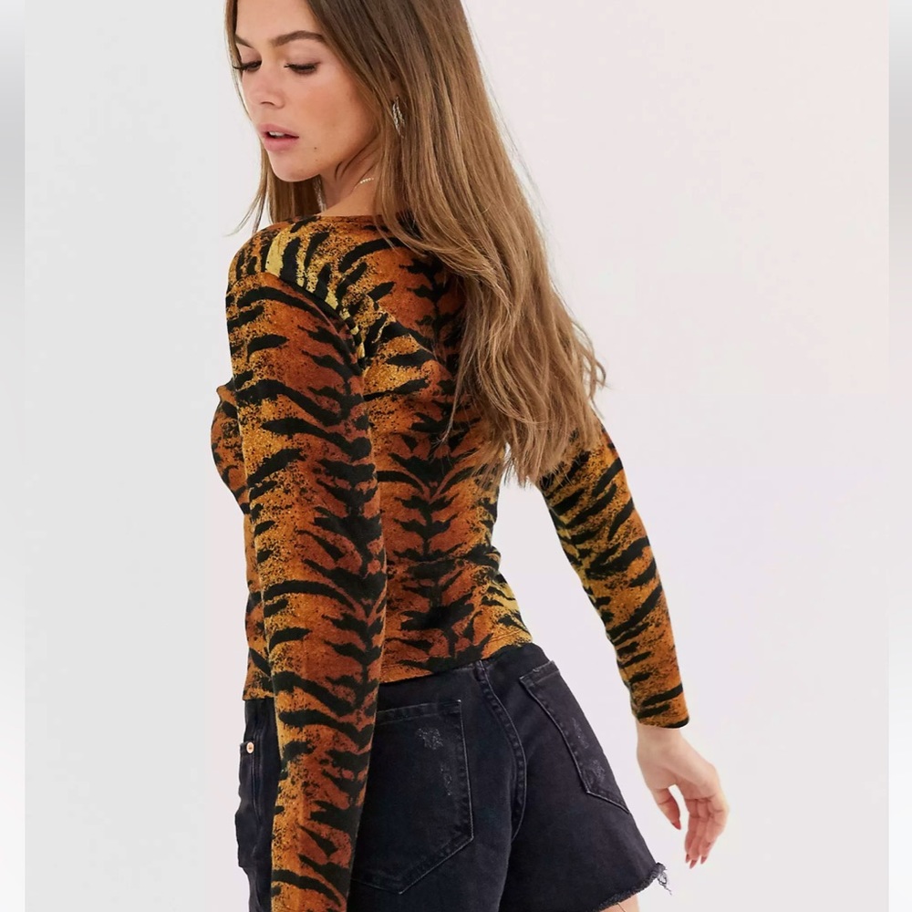 Sacred Hawk Knitted Button Front Top - Picture 2 of 2